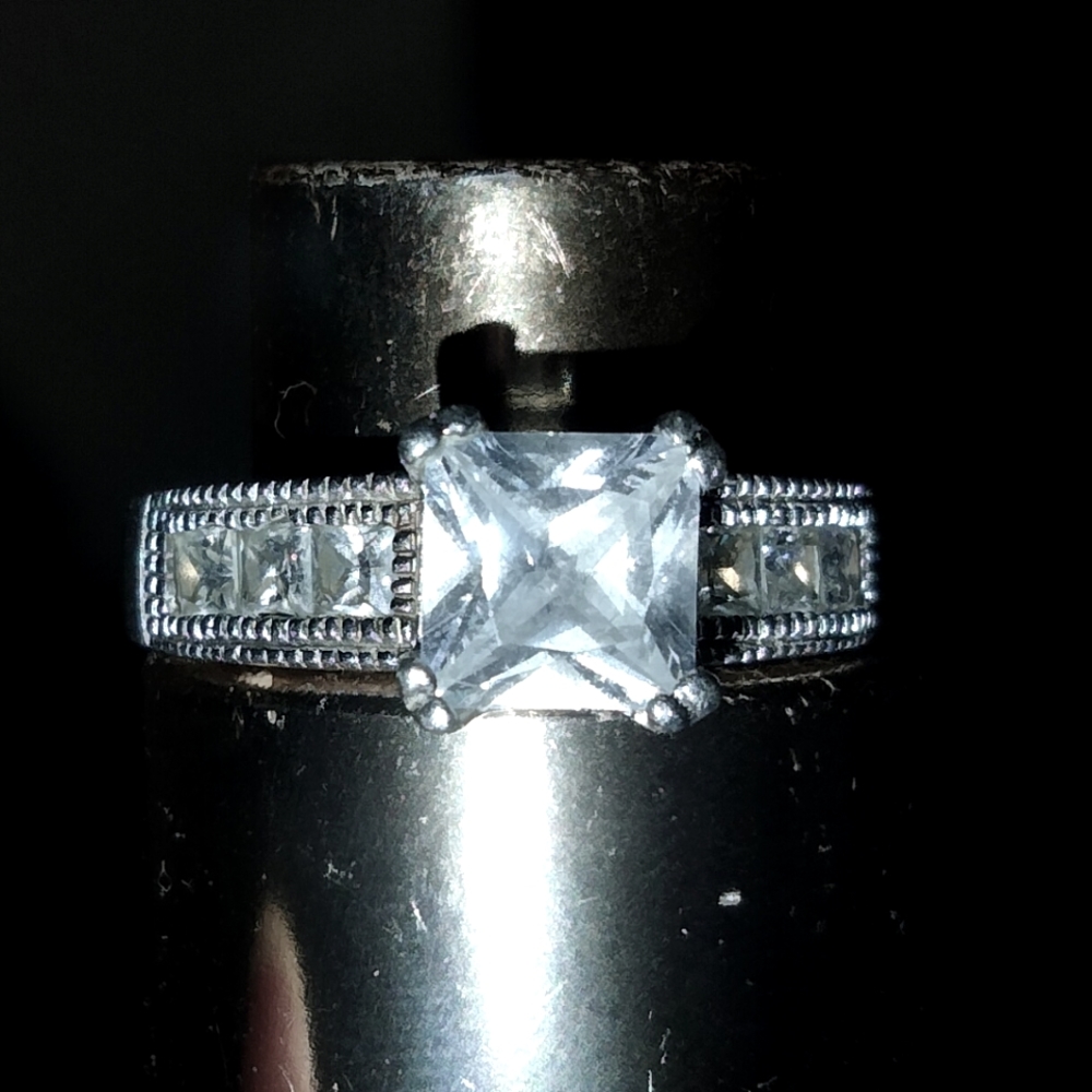 Size 7 sterling silver diamond accent wedding band!